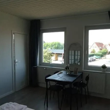 Geraumige Und Zentrale 2-zimmer-wohnung Apartment Neustadt in Holstein